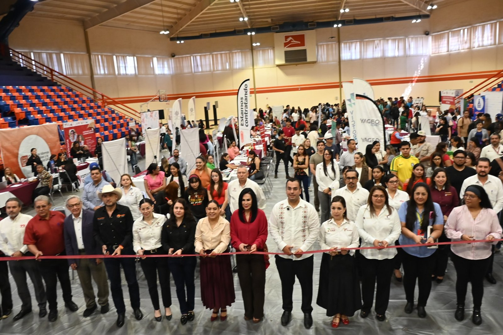 LA SECRETARIA GENERAL DEL SUTSPET Y OPD, LIC. BLANCA VALLES RODRIGUEZ, ASISTE A LA FERIA ESTATAL DE EMPLEO PARA MUJERES