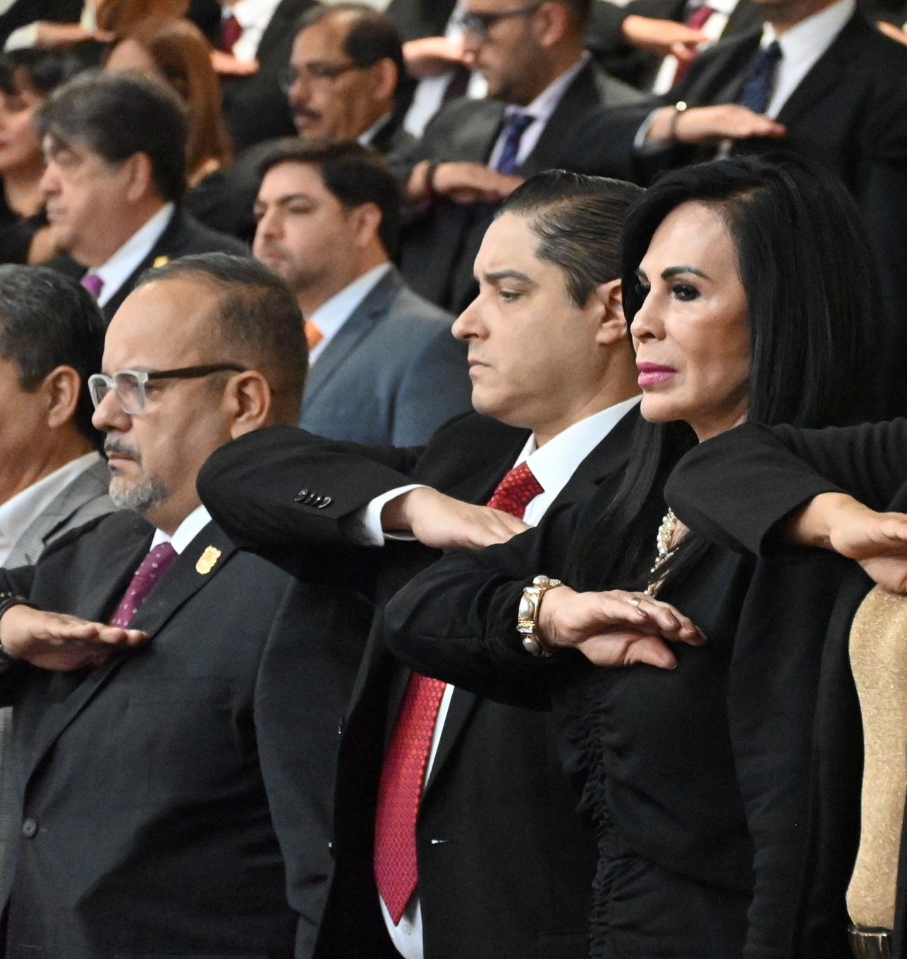 ASISTE LA LIC. BLANCA VALLES, A LA ENTREGA DEL CUARTO INFORME DE GOBIERNO AL CONGRESO DEL ESTADO