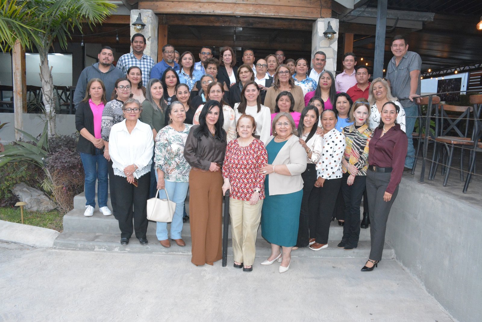 CONVIVENCIA Y RECONOCIMIENTO: BLANCA VALLES SE REÚNE CON PERSONAL DE RECURSOS HUMANOS DE LA SECRETARÍA DE ADMINISTRACIÓN.