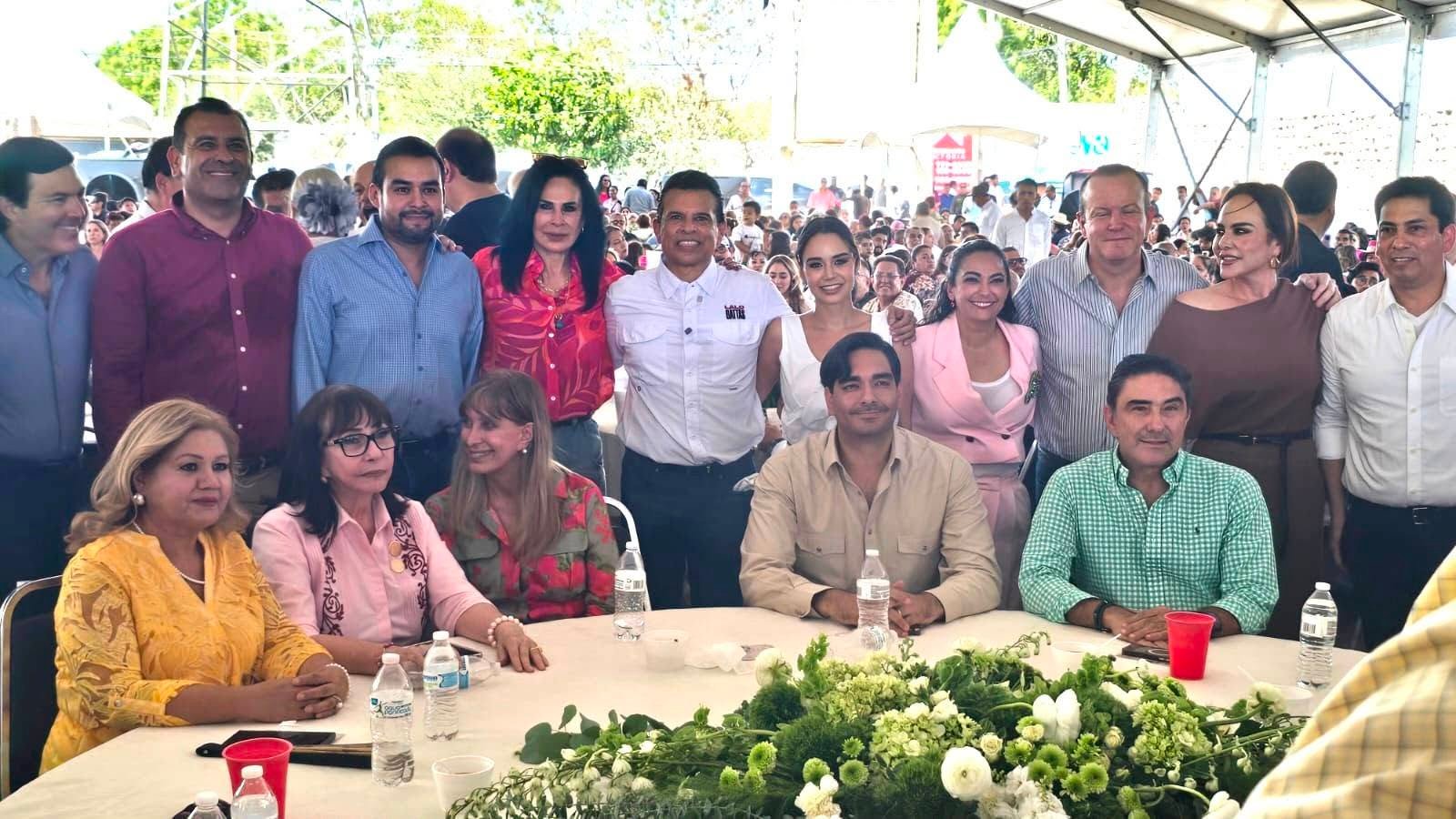 BLANCA VALLES ACOMPAÑA AL ALCALDE EDUARDO GATTÁS EN LA CELEBRACIÓN DE SU CUMPLEAÑOS