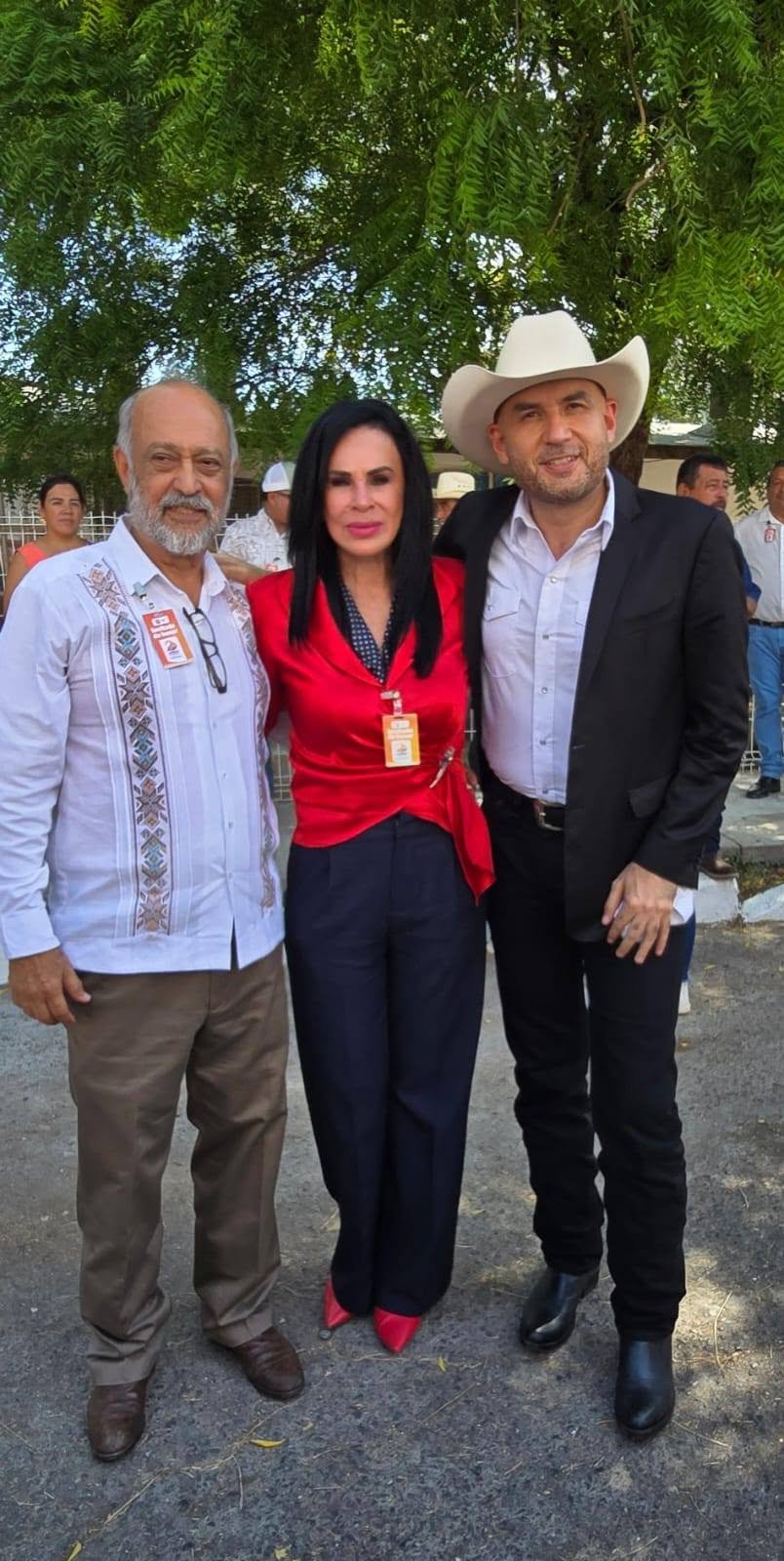 ASISTE BLANCA VALLES AL SEGUNDO INFORME DE CARLOS ERNESTO QUINTANILLA SELVERA